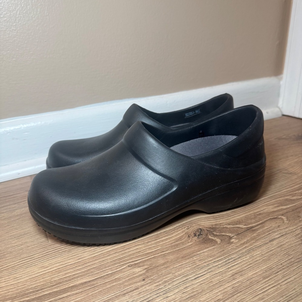 Crocs Neria Pro II Work Clogs Womens 9 Black Slip Resistant Nurse Shoes Comfort